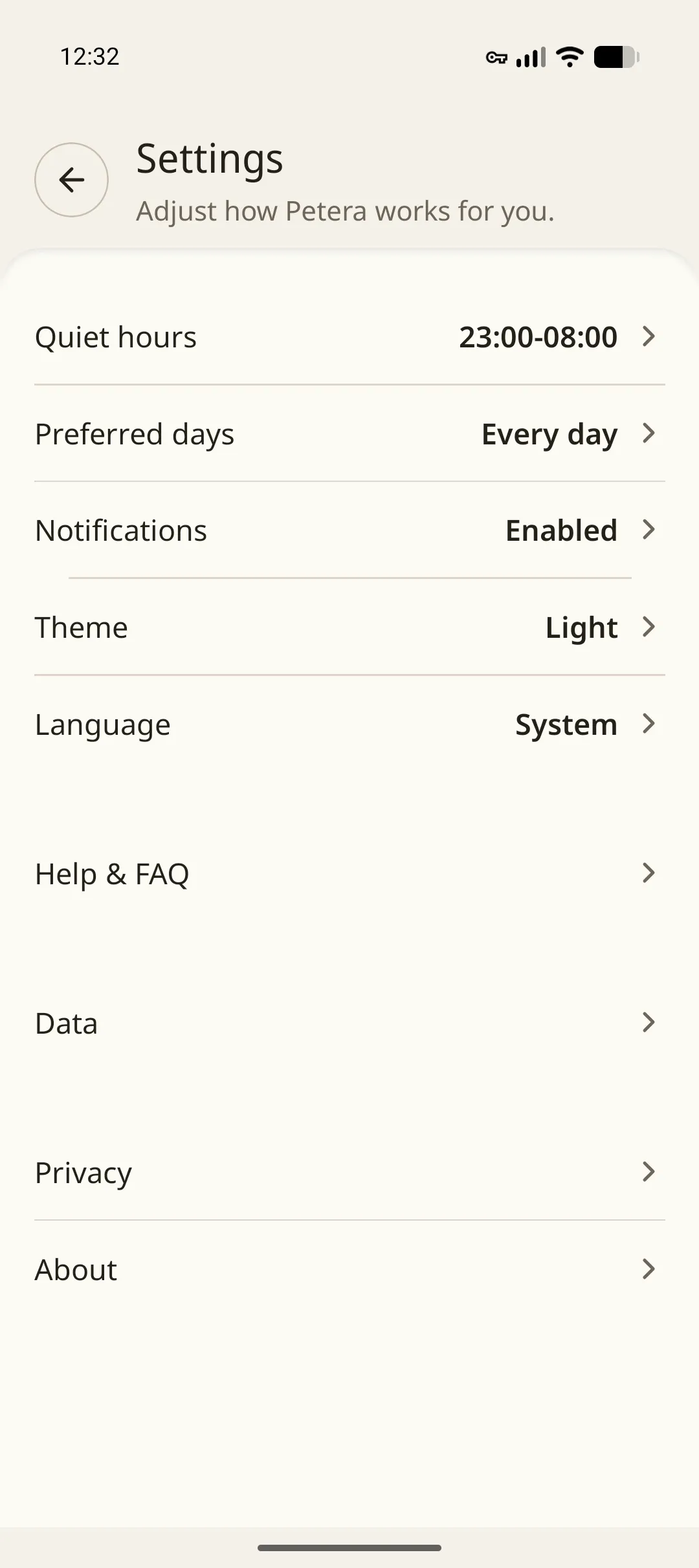 Petera settings screen with quiet hours, preferred days, notifications, theme, language, data, privacy, and about.