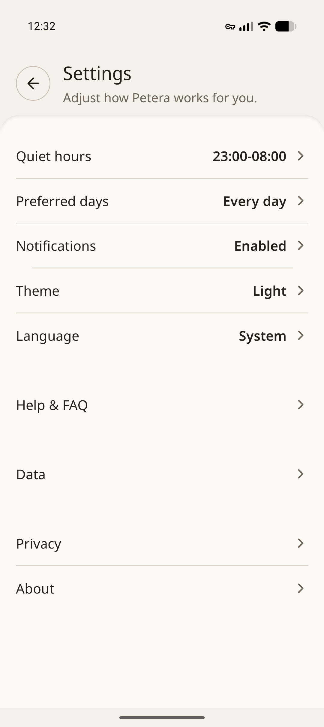 Petera settings screen with quiet hours, preferred days, notifications, theme, language, data, privacy, and about.